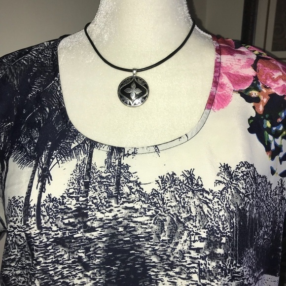 2/$20 Bar lll Short Cap Sleeve Poly Flowy Women Top S Black White - Picture 2 of 5